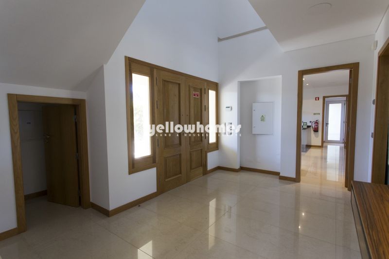 Bright and luxurious Villa in top location close to all amenities Central Algarve